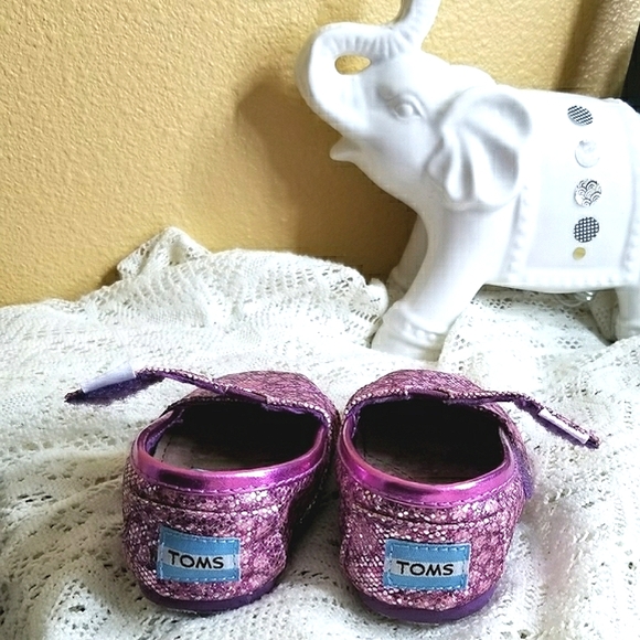 TOMS - Picture 4 of 7